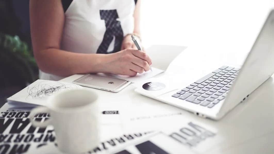 E biznes co to? Poznaj kluczowe informacje i zalety e-biznesu