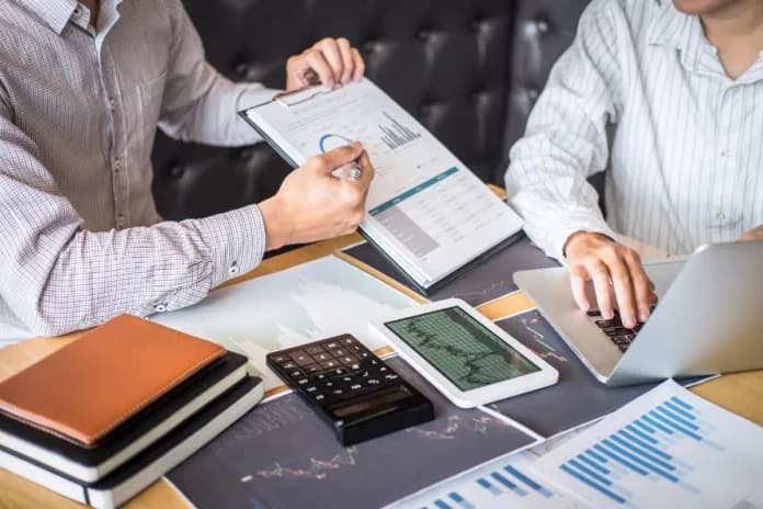 Jak rozliczyć stratę z giełdy i uniknąć błędów w PIT-38